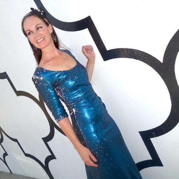 Kevan Hall iridescent sequin gown with train - Picture 4 of 16